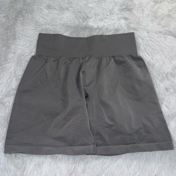 NVGTN Biker Shorts Light Gray Workout Short Size Large - Picture 4 of 4